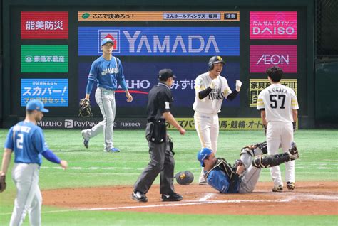 【ソフトバンク】今季4度目サヨナラ勝ち “切り札”周東佑京が代打決勝犠飛「理貢に任せようと」 プロ野球写真ニュース 日刊スポーツ