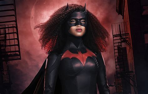 Batwoman Reveals First Look At Javicia Leslies Batsuit