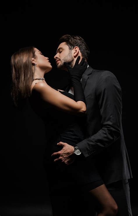 Pin By Suna Fettahoğlu On Su Couples Poses For Pictures Couple Photography Poses Couple