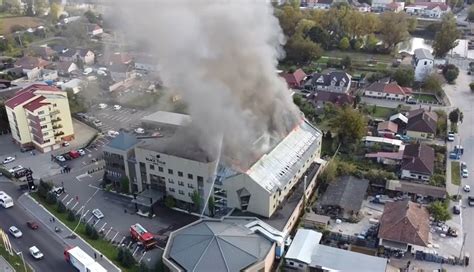 Video Incendiu Puternic Generalizat Pe Mp La Mansarda Unui Hotel