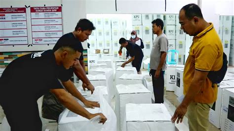 Kpu Loteng Rampungkan Pengemasan Logistik Pemilu Lombok Post