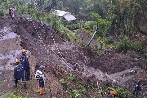 Hujan Deras Sebabkan Longsor Di Kota Batu ANTARA News