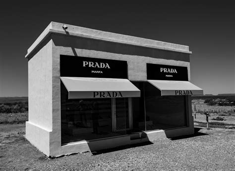 Prada Marfa Pictures [HQ] | Download Free Images on Unsplash