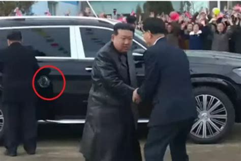 Kim Jong Un Terpantau Turun Dari Suv Mercedes Benz Senilai Rp Miliar