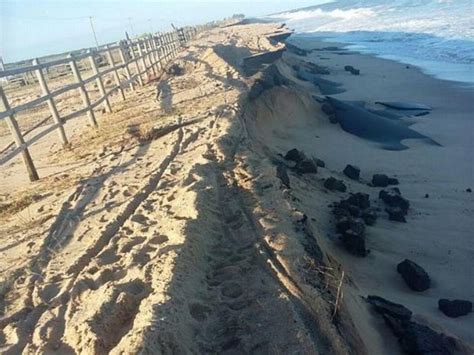 G1 Mar destrói totalmente trecho da estrada do Farol em Campos RJ