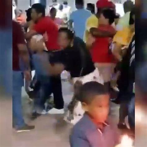 Mujer Sufre Un Infarto Mientras Bailaba Con Su Hijo V Deo Dailymotion