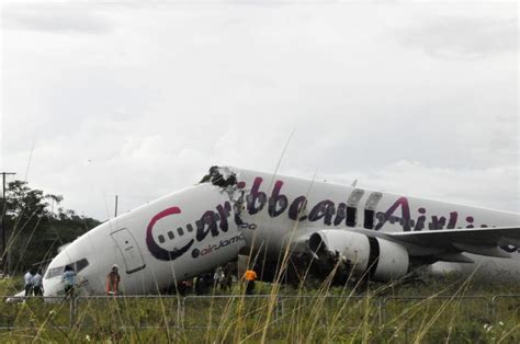 Video Guyana Un Avion Cu De Persoane La Bord S A Rupt In Doua La