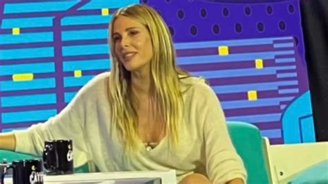 Alessia Marcuzzi torna in tv a Stasera c è Cattelan in total white si