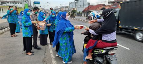 Rskp Karawang Berbagi Ratusan Takjil Dan Sembako Delik