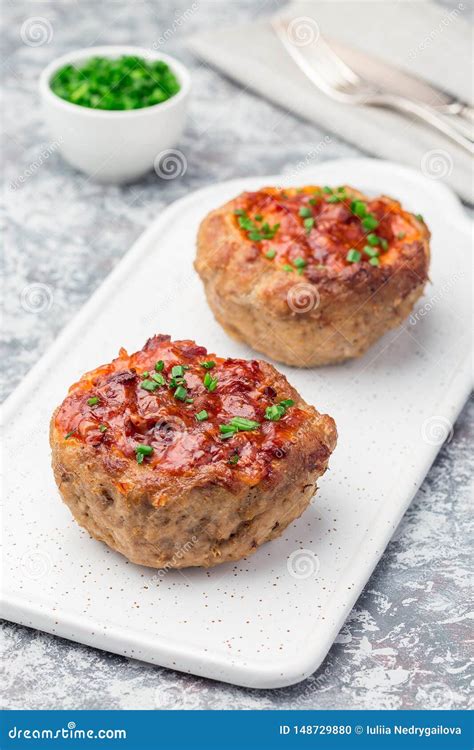 Tazas Bajas De La Carne Del Paleo Del Carburador Rellenas Con Los