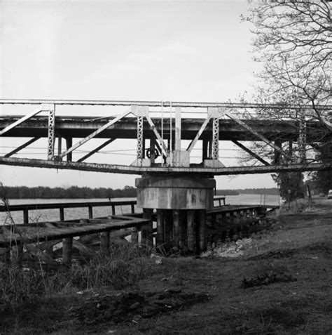 Florida Memory • Bridge on State Road 717 over Dyke Canal - Belle Glade ...