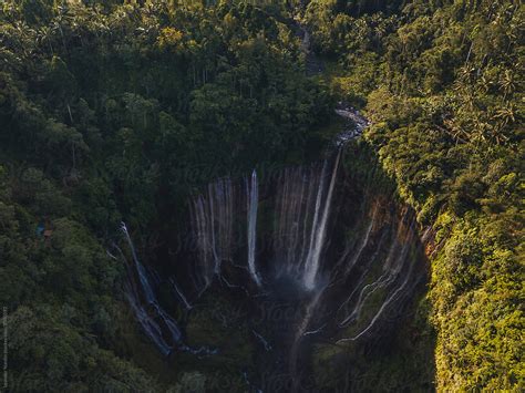 «Huge Waterfall In Tropical Lush Jungle From Above» del colaborador de ...