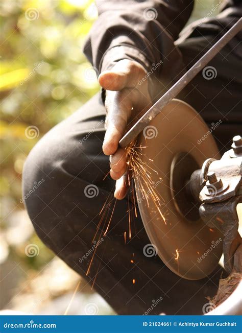 Sharpening the axe stock image. Image of flare, worker - 21024661