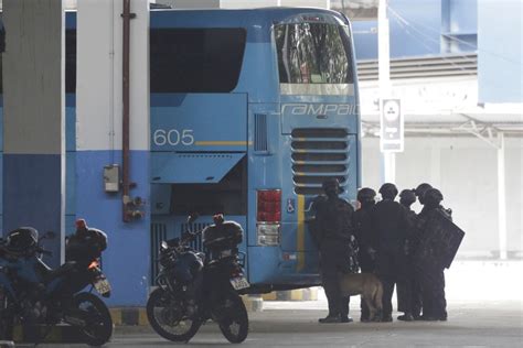 Pai relata tensão filha de 2 anos em ônibus sequestrado no Rio