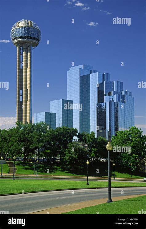 Reunion Tower, Hyatt Regency Hotel, Dealey Plaza from Grassy Knoll ...