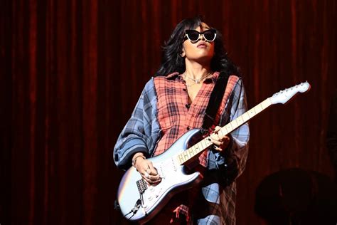 H.E.R. Leads Bay Area Grammy Nominations With 8 Nods | KQED