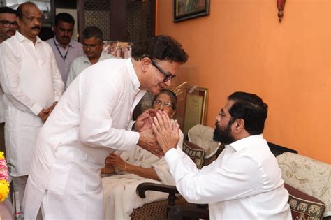 In Photos Maharashtra Cm Eknath Shinde Pays Last Respect To Veteran