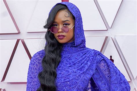 Oscars 2021: H. E. R. singer on the red carpet - MustHub