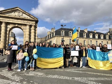 Guerre En Ukraine Un Rassemblement De Soutien Au Peuple Ukrainien A