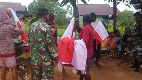 Jelang Hut Ri Ke 79 Tni Bagikan Bendera Merah Putih Di Wilayah Perbatasan Erakiniid