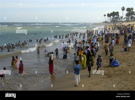 PEOPLE ENJOYING AT THE BEACH IN TIRUCHENDUR TAMILNADU Stock Photo Alamy