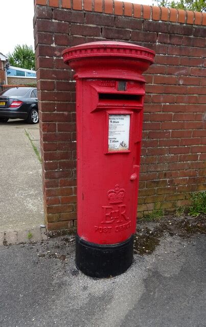 Elizabeth II Postbox On Dibles Road JThomas Cc By Sa 2 0 Geograph