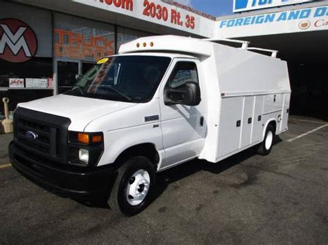 2014 Ford Econoline Commercial Cutaway E 350 Enclosed Utility Kuv