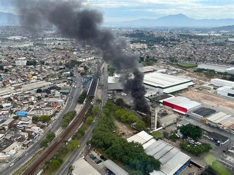 Inc Ndio Atinge Ceasa Na Zona Norte Do Rio Super R Dio Tupi