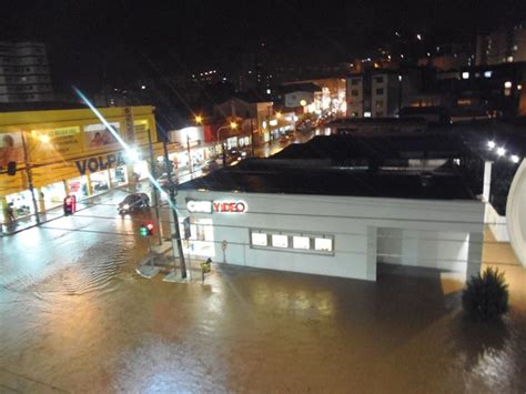 G1 Chuva Causa Deslizamentos E Parte De Casa Desaba No Oeste