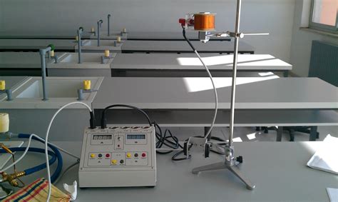 Esperimento In Laboratorio Scienza Fisica