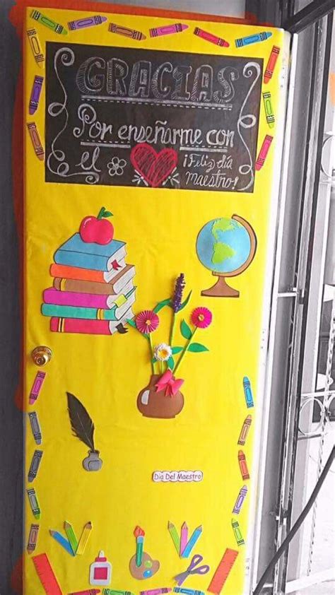 Pin De Perla Arias En Puertas Decoradas D A De Los Maestros