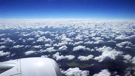 El Volar Sobre Las Nubes Visión Desde Los Aviones Planos Imagen de