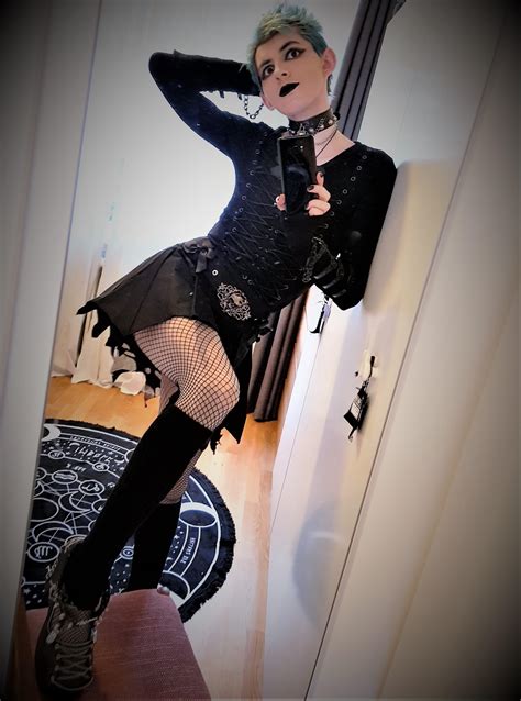 Once again here with some "Goth Femboy" content! : r/femboy