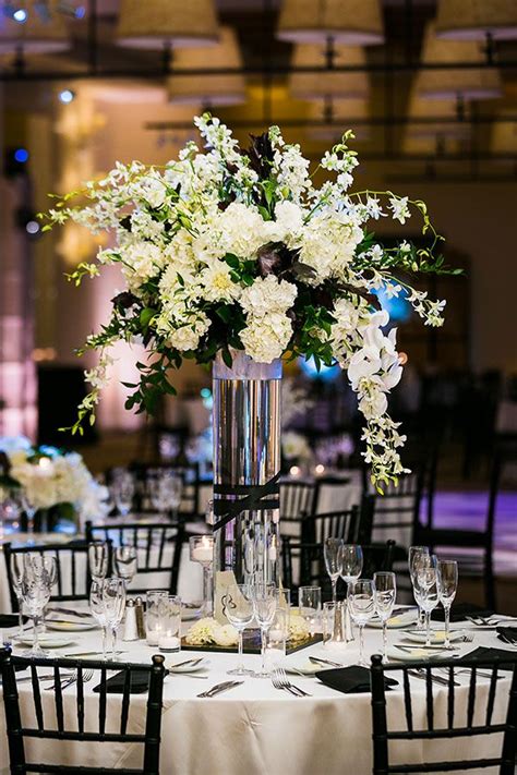 20 Elegant Black And White Centerpieces The Urban Decor