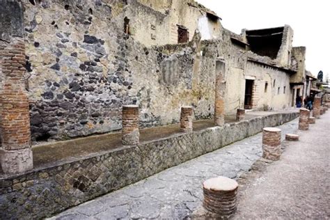 A Guide To Visiting Herculaneum! - Easy Life Traveller