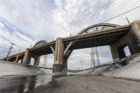 Los Angeles River And 6th Street Bridge — Stock Photo © Trekandshoot