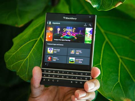 Get a closer look at the BlackBerry Passport (pictures) - CNET