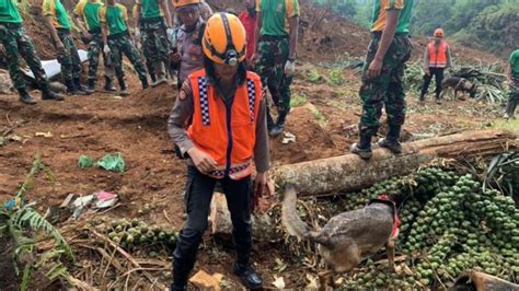 Cerita Polwan Bersama Ari Dan Pedro Cari Korban Gempa Cianjur