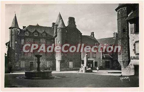 Carte Postale Ancienne Salers Cantal La Grande Place La Maison Du