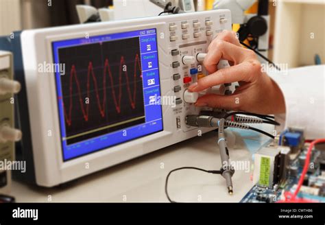 Einrichten Der Synchronisierung Das Oszilloskop Im Labor