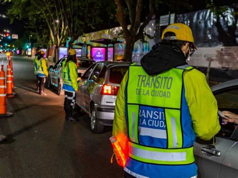 Su Esposa Lo Retó Por Pelearse Con La Policía En Un Control De Alcoholemia Y Se Volvió Viral