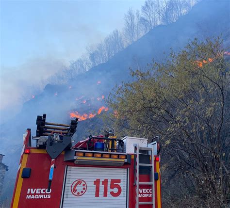 I Boschi Bruciano Ancora In Valcamonica Allarme In Paese