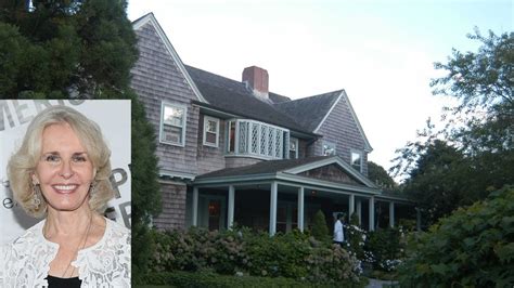 Iconic Grey Gardens In East Hampton Sells Estate Sale Coming Up