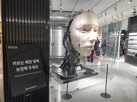 The Face in Incheon Airport, South Korea : r/Weird
