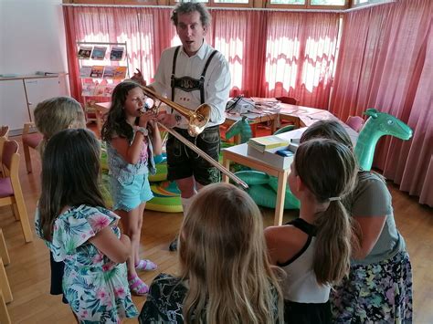 Musikkapelle Surheim Zu Besuch In Der Klasse A Grundschule Saaldorf