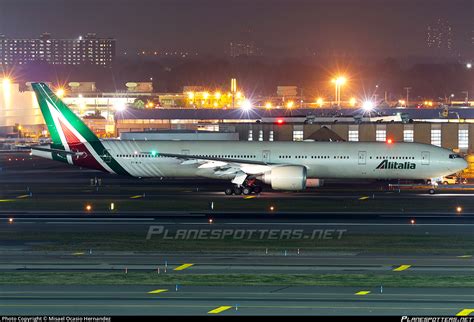 Ei Wla Alitalia Boeing Q Er Photo By Misael Ocasio Hernandez Id