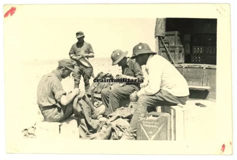 ORIG FOTO DAK Soldaten Mit 20 L Kanister Tropenhelm Bei Lkw In Afrika