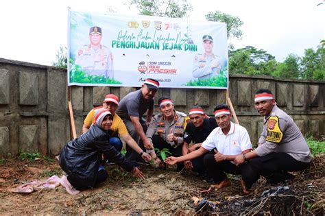 Lestarikan Negeri Polresta Ambon Tanam Bibit Pohon Menaraglobal