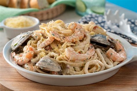 Pasta A La Crema Con Mariscos