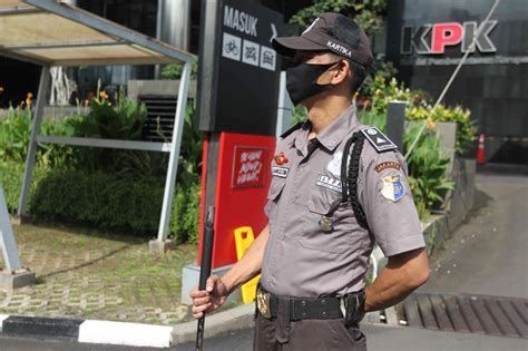 FOTO Ini Dia Penampakan Satpam Berseragam Mirip Polisi Yang Lagi Viral